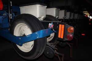 2010-KINZE-3660-64910-5