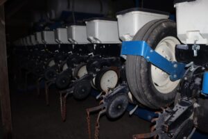 2010-KINZE-3660-64910-8