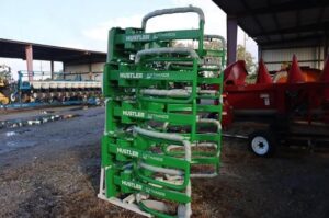 Bale-Grabbers-Handlers-HUSTLER-SOFTHANDS-LM100-76476-1