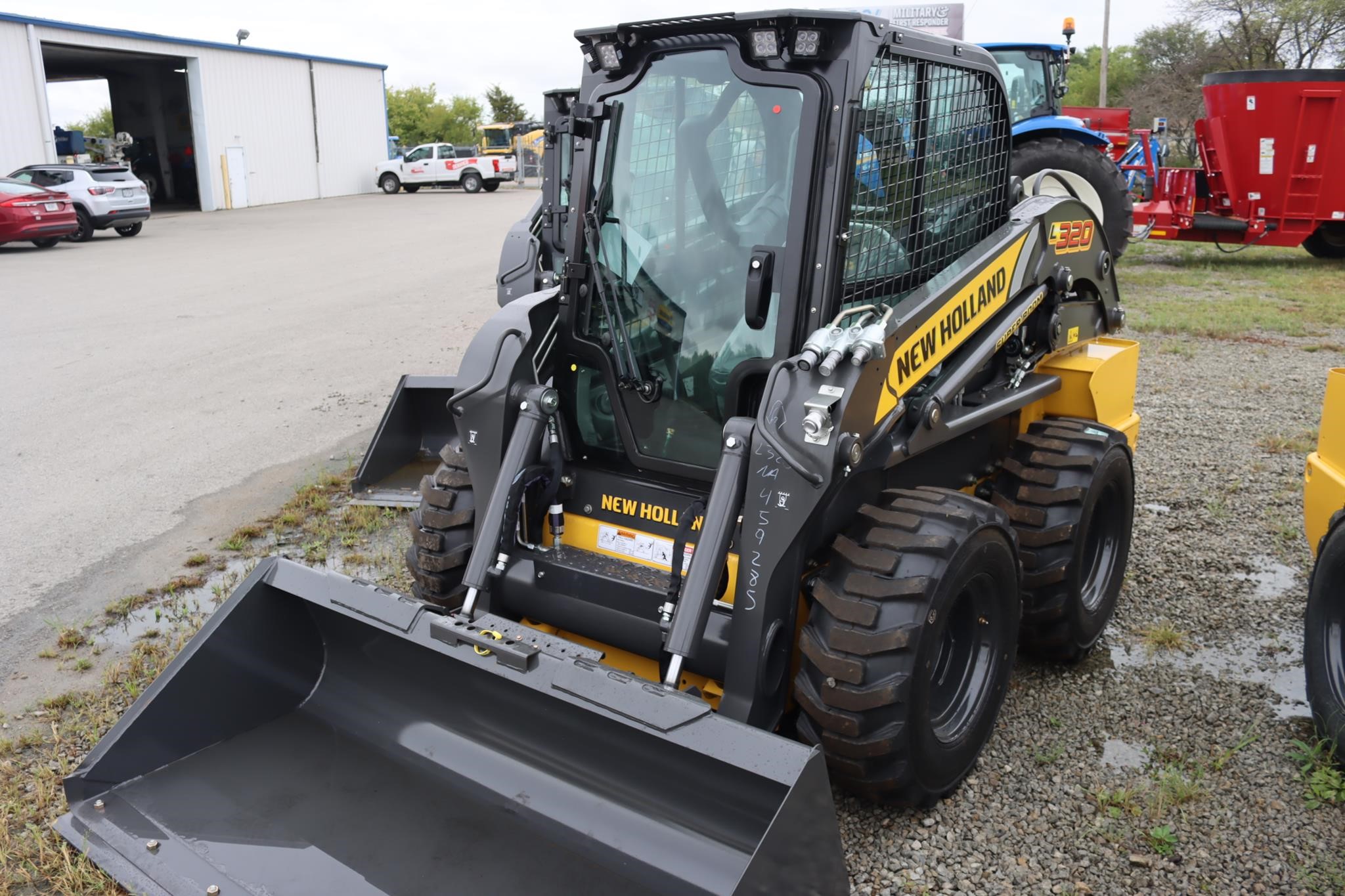 NEW-HOLLAND-L320-75501