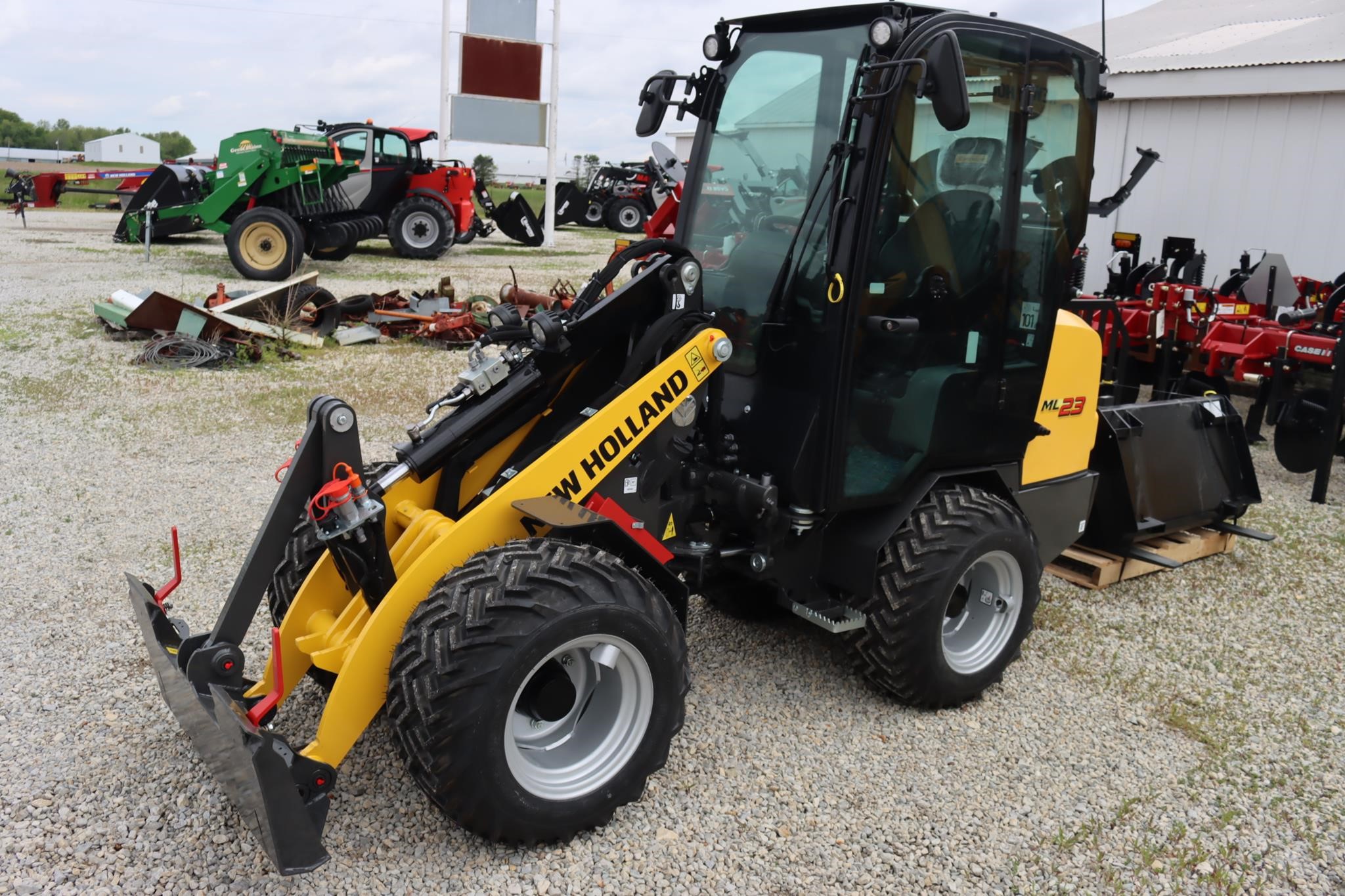 NEW-HOLLAND-ML23-76835